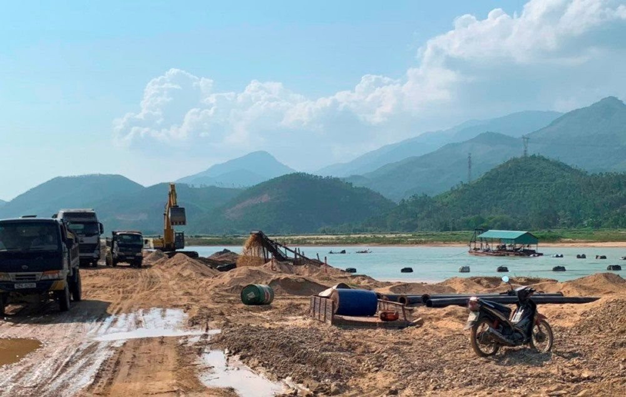 Thiếu hụt nguồn cát xây dựng tại Quảng Nam -  Đà Nẵng  Bài 1: Thiếu hụt cát xây dựng, giá tăng chóng mặt